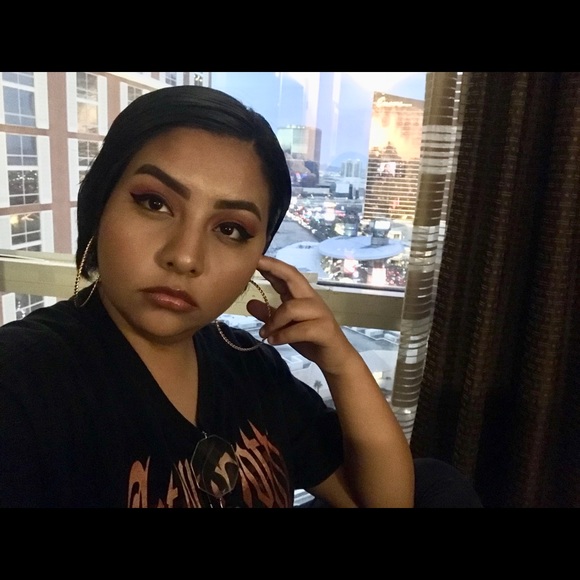 Meet your Posher, Amaris - Picture 2 of 4